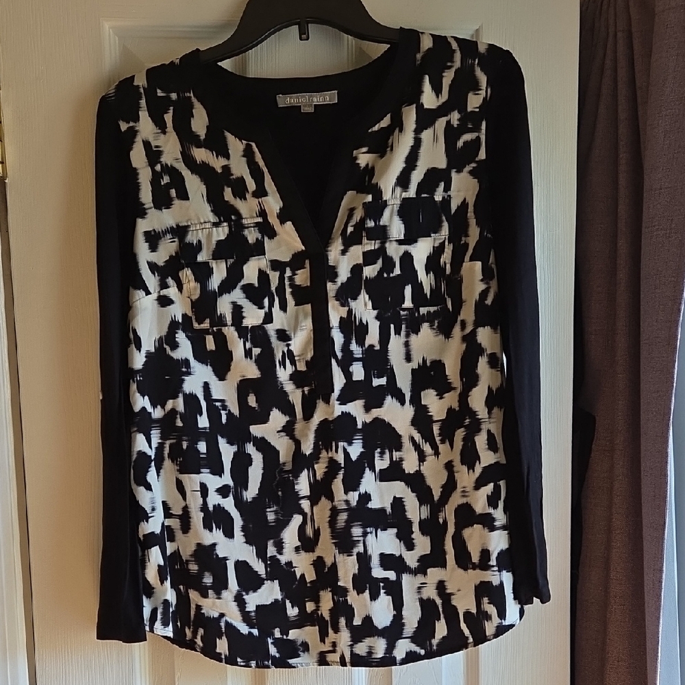 Daniel Rainn Black and White Patterned Blouse